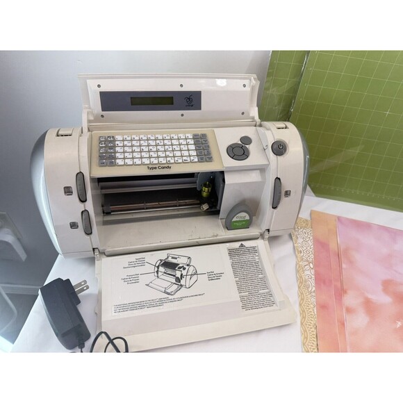Cricut Other - Cricut Personal Electronic Cutter Machine CRV001